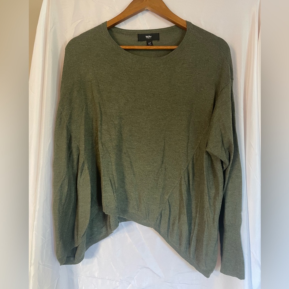 Green Flowy Scoop Neck Long Sleeve